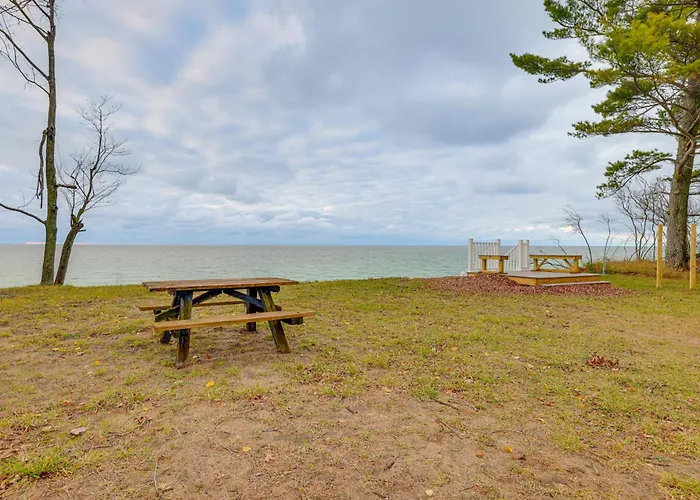 Walk To Beach & Lake Michigan: Manistee Bliss!
