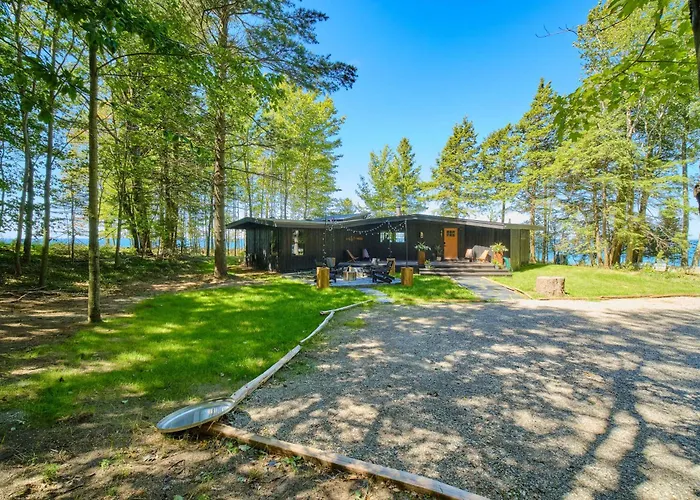 Treetops Of Lake Michigan Beach Front And Spa Family Home
