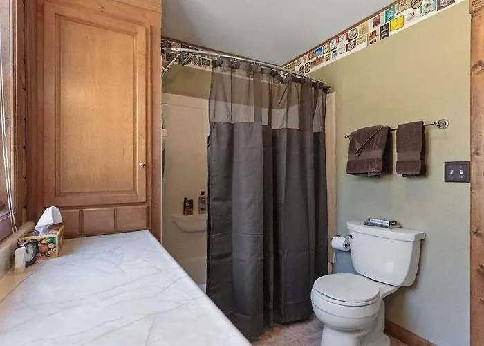 Cozy 3-Bedroom Retreat In Manistee